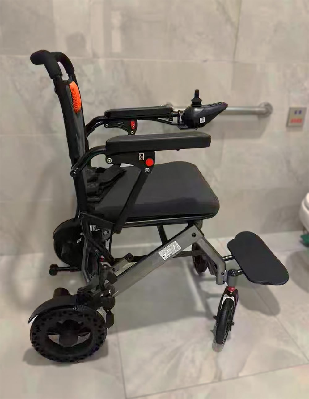 BME1027 Transit Electric Cheelchair Indoor 02